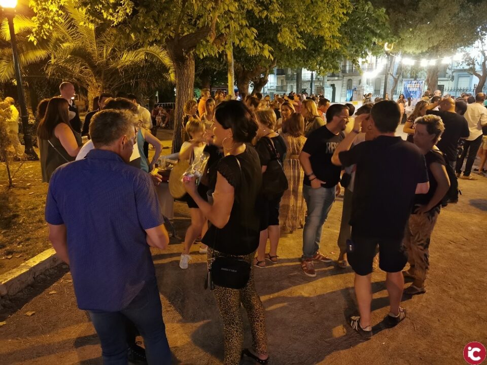 La segunda Fiesta del Verano de Rotary Club Alcoy Font Roja llena La Glorieta de música y solidaridad
