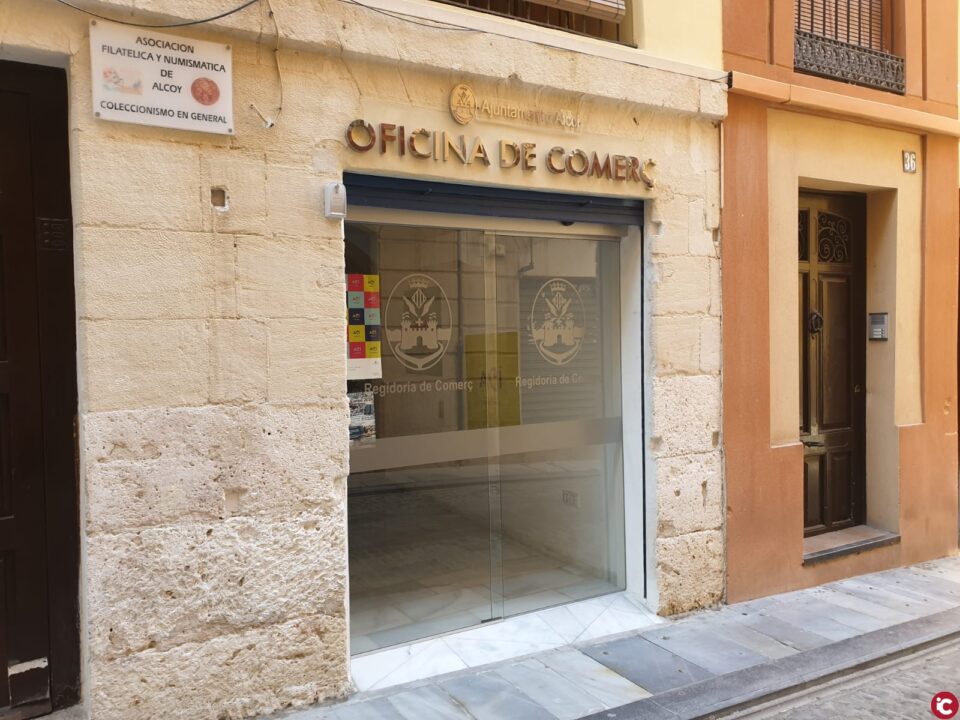 LOficina del Centre dAlcoi ja ha atés presencialment a més de 120 persones