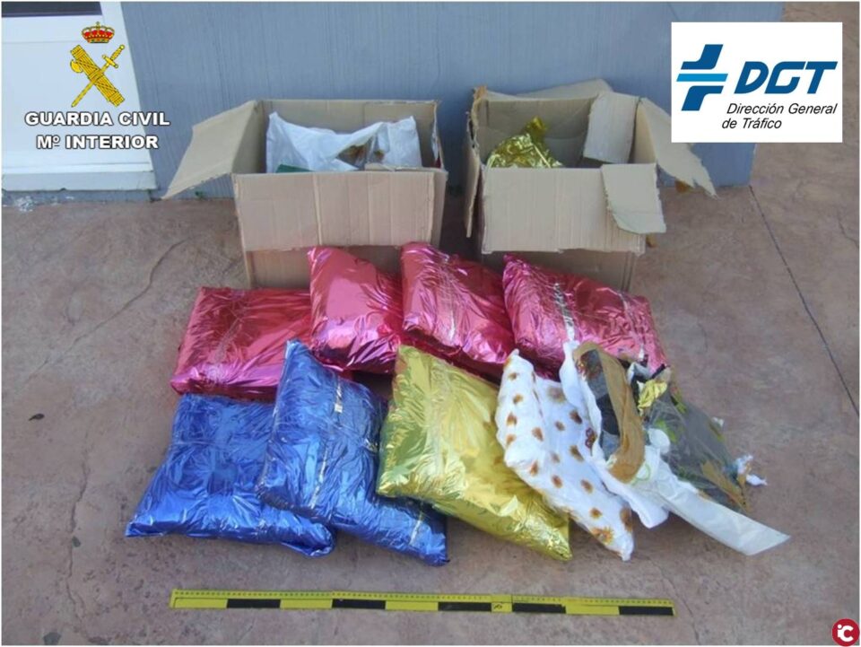 La Guardia Civil detiene al conductor de un vehículo que se dio a la fuga con 12 kilos de marihuana
