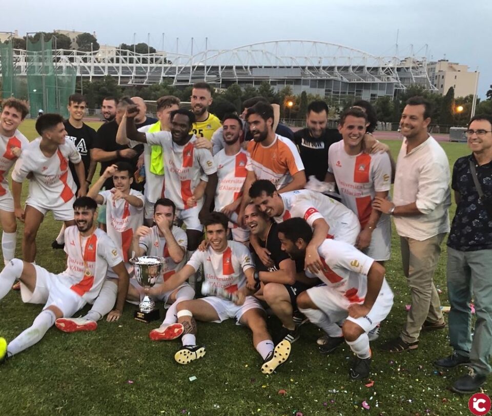 L'equip de futbol masculí de la UA guanya la Copa Sant Pere