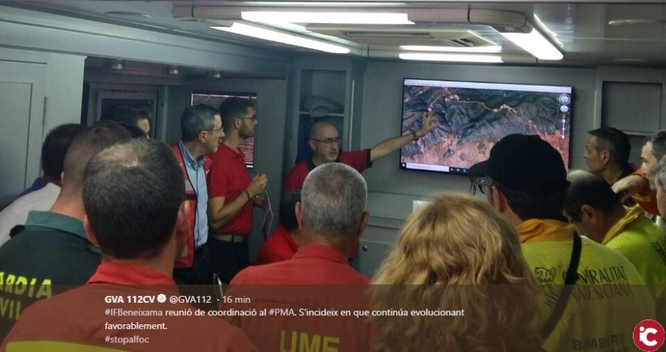 Siguen habiendo puntos calientes aunque el incendio evoluciona favorablemente