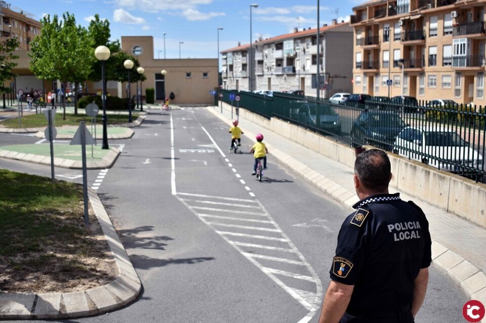Más de 600 alumnos de los institutos de Petrer participan en las charlas sobre educación vial con un incremento del 25% con respecto al año anterior