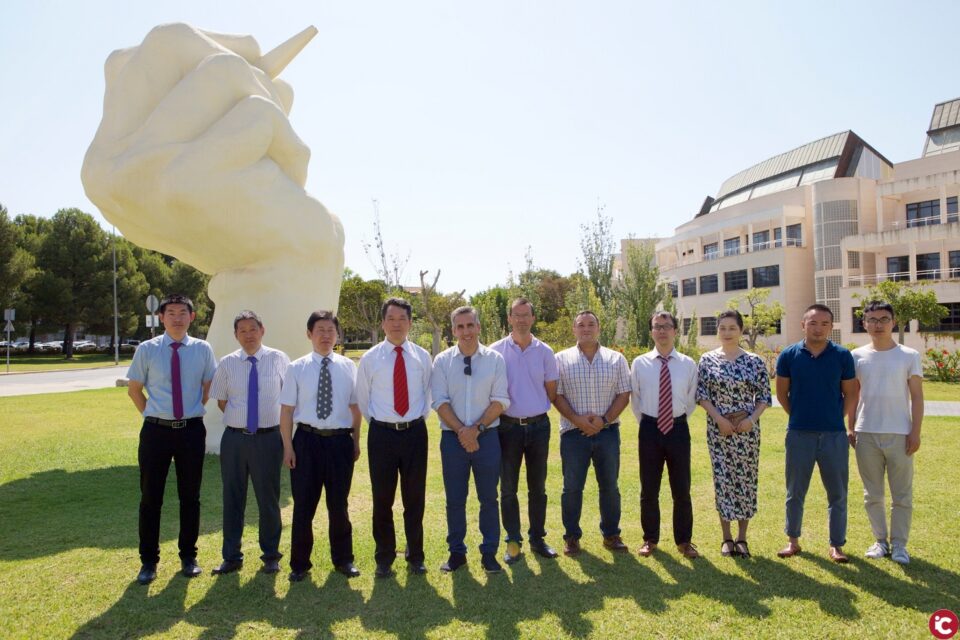 Una delegació xinesa visita la Universitat d'Alacant per a conèixer les investigacions sobre enfonsament del terreny per extracció d'aigua