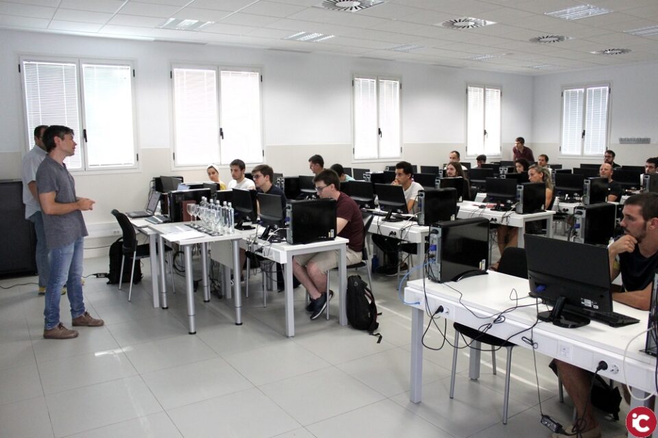 Èxit de matrícules en la quarta edició del curs d'estiu sobre Big Data de la UA