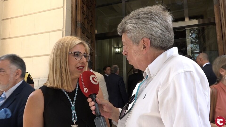 La alcaldesa Irene Navarro toma posesión como diputada provincial y se convierte en la primera mujer de Petrer en asumir este cargo