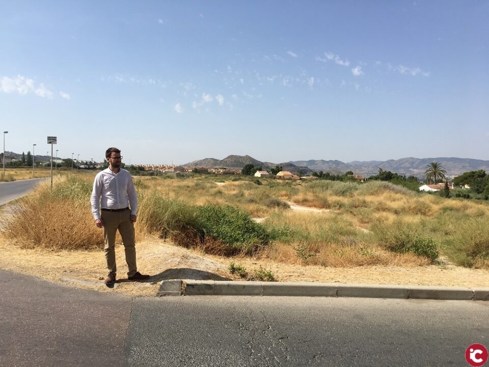 Acondicionan el solar municipal de la zona de Els Platans para reubicar temporalmente a los alumnos del Azorín