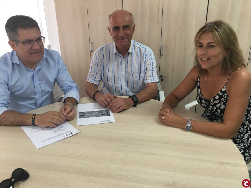 Una entidad bancaria beca a 26 niños de familias con pocos recursos para sufragarles la Escuela de Verano