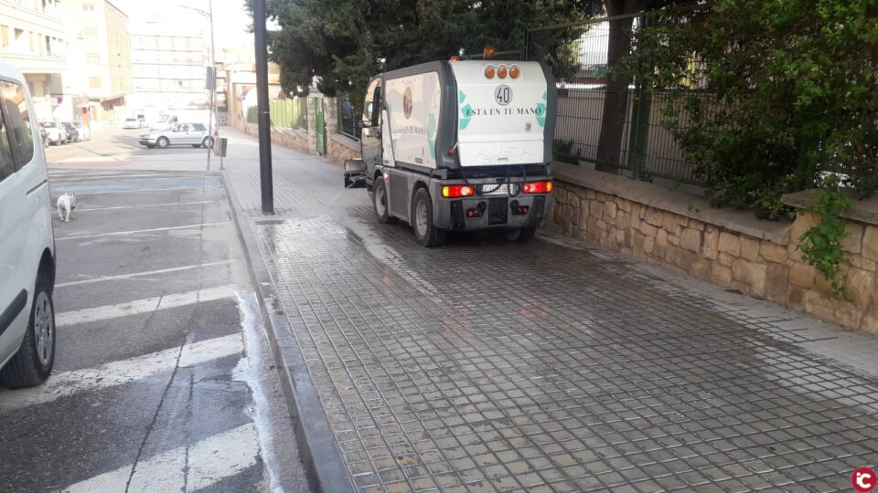 Villena intensifica la limpieza viaria