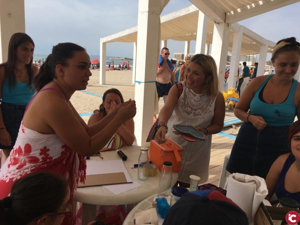 Turismo sigue apostando por el servicio de playas accesibles con actividades lúdicas y asistencia al baño para todas las personas con movilidad reducida y discapacidad intelectual