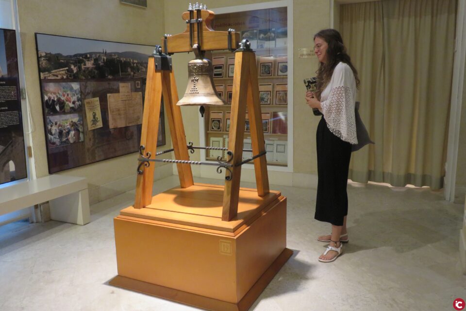 El Museu Arqueològic ja exhibeix la Campana de Barxell totalment restaurada