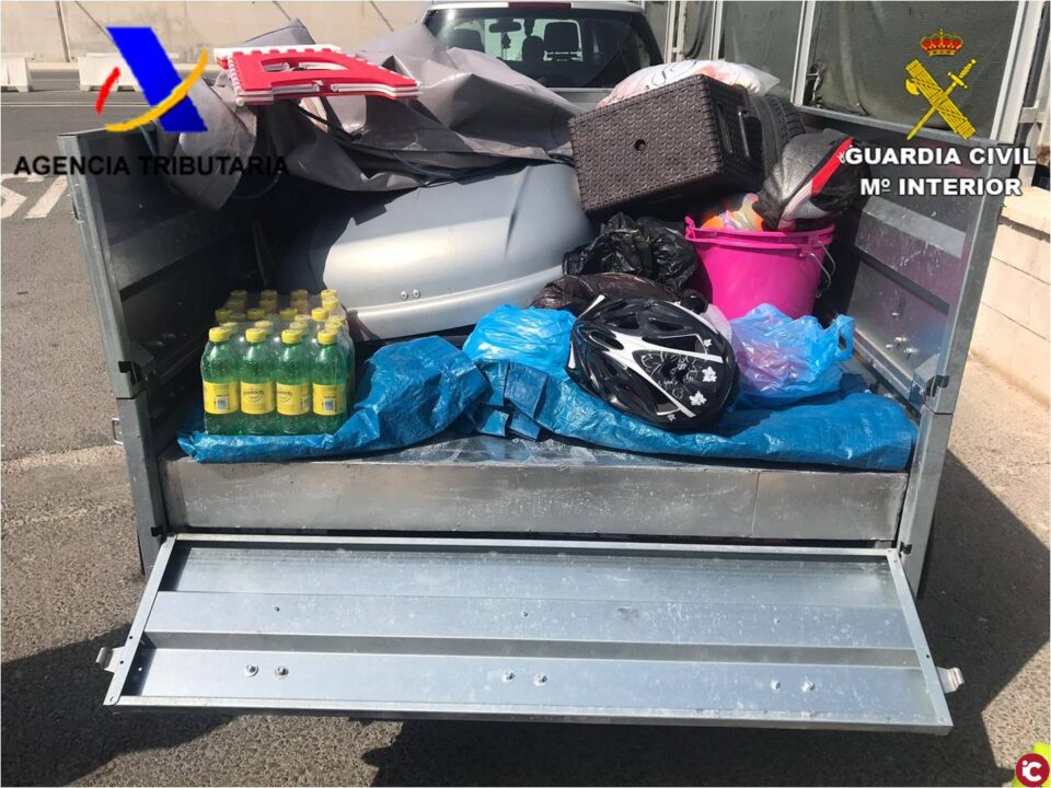 La Guardia Civil detiene a un hombre en el Puerto de Alicante por contrabando de tabaco