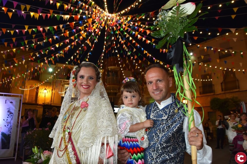 Pinoso honra a su Patrona en una multitudinaria ofrenda de flores