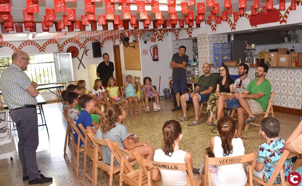 La pionera Escola de Festes de Xiona completa un nou curs difonent les festes de moros i cristians entre els més menuts