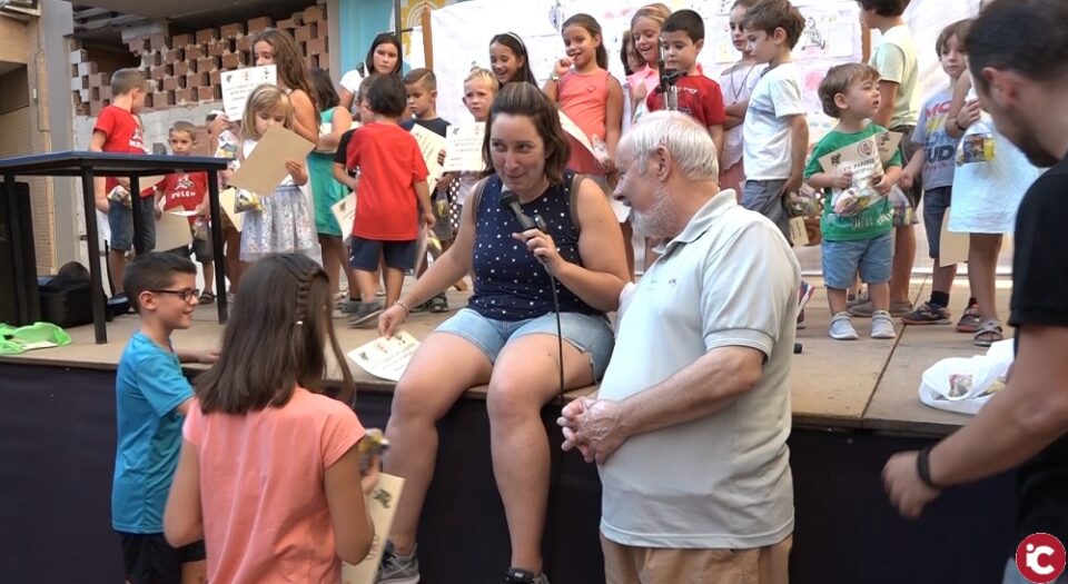 Entrega de premios del concurso de dibujo celebrado por la AA.VV. del barrio "Parque Banda de Música"