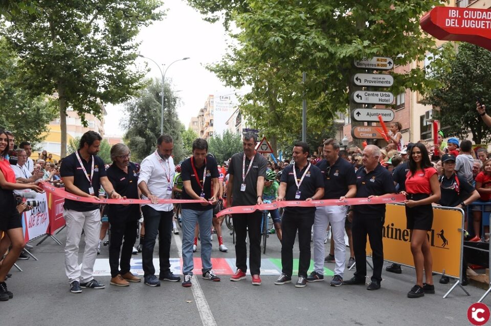 La Vuelta 19 se despide de Alicante con una etapa que confirma a la Costa Blanca como un referente internacional del ciclismo