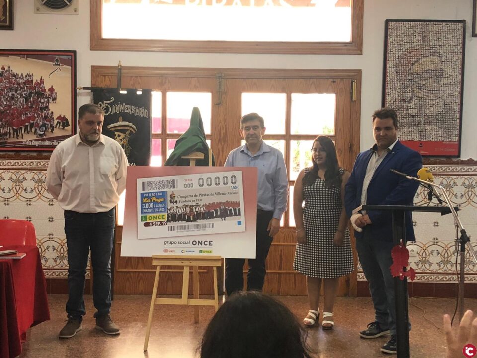 La Comparsa de Piratas de Villena celebra su 80 aniversario en el cupón de la ONCE