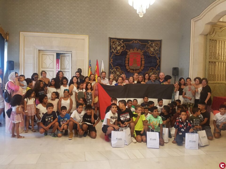 El Ayuntamiento de Alicante ha celebrado su tradicional recepción de los niños saharauis