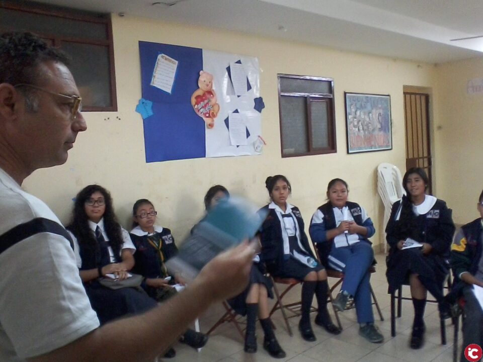 Lectura de Poemas a pie de calle en Alicante