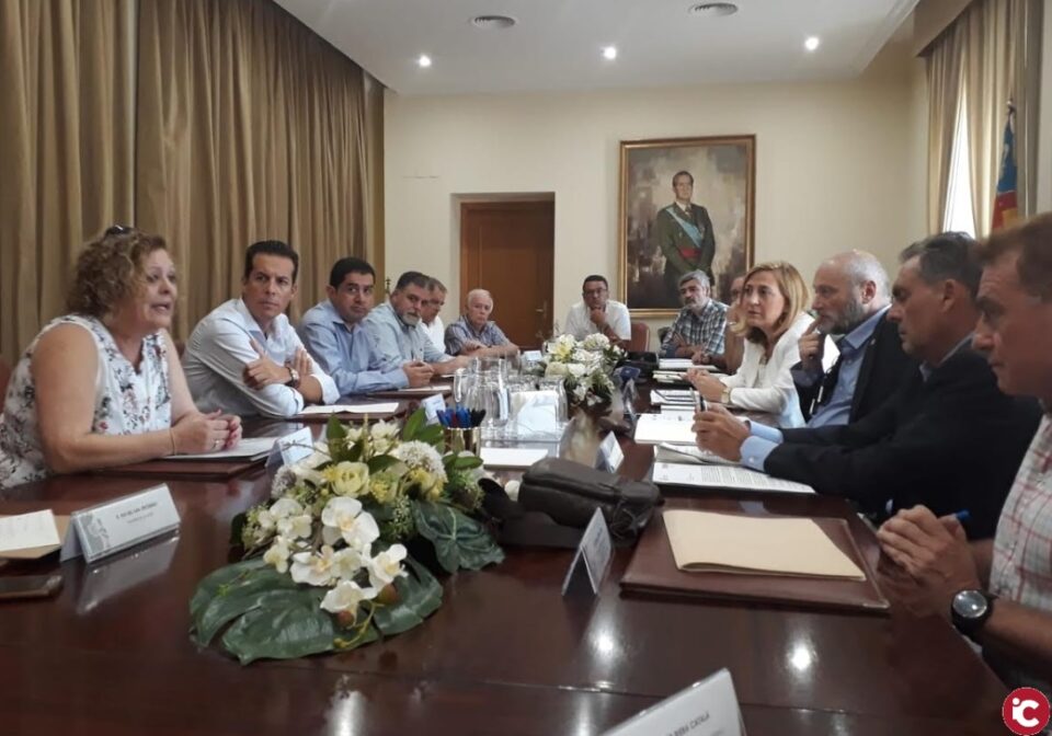 Reunión del alcalde en Subdelegación de Gobierno para abordar el tema de la pólvora