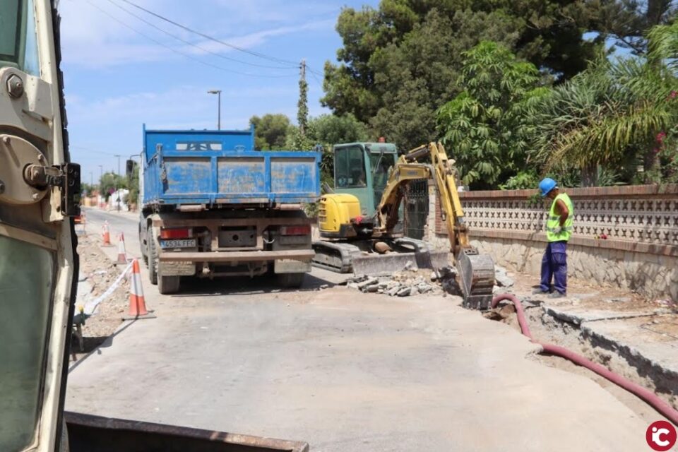 El Ayuntamiento acomete las obras de reurbanización del paseo de los Olivos