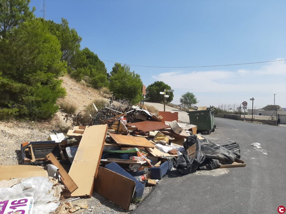 El Ayuntamiento de Aspe denuncia la proliferación de vertidos ilegales en diferentes partidas rurales del municipio