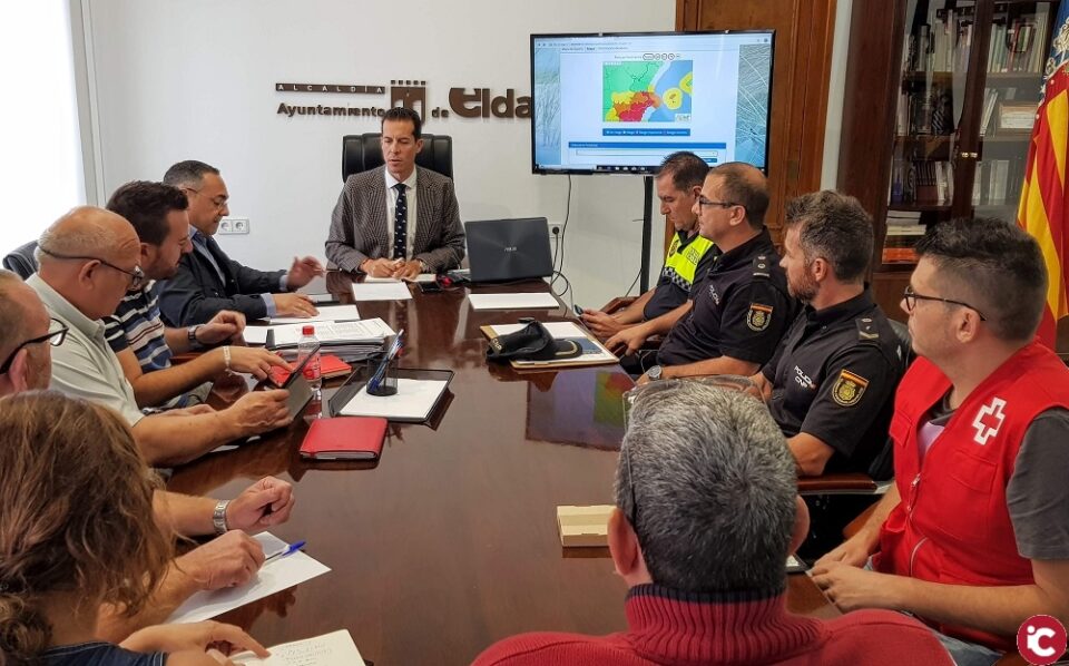 El Ayuntamiento de Elda suspende las clases para mañana jueves al decretarse el nivel rojo de aviso por tormentas y lluvias