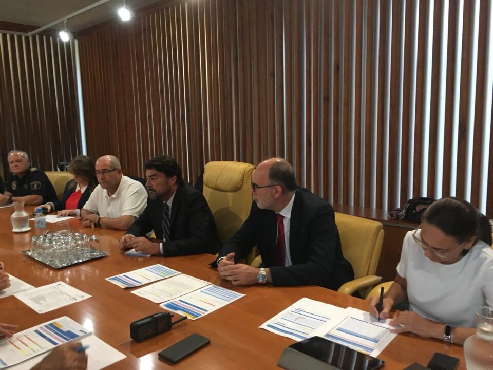 El Ayuntamiento acuerda mantener la suspensión de clases mañana viernes y todo el dispositivo de seguridad ante el riesgo de fuertes lluvias