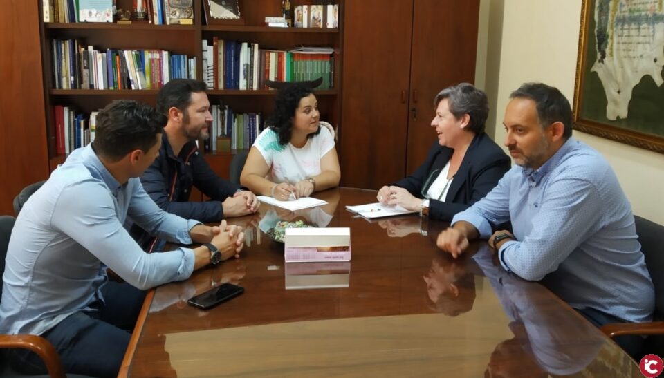 PP VINALOPÓ: Los portavoces de Elda y Petrel se reúnen con la alcaldesa de Sax para interesarse por los asuntos de la Mancomunidad