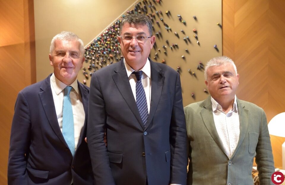 La ONCE presenta els seus nous projectes dintegració al President de les Corts
