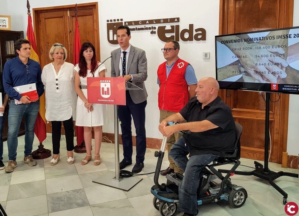 El Ayuntamiento de Elda firma los convenios de colaboración con las entidades sociales con un incremento del 8%