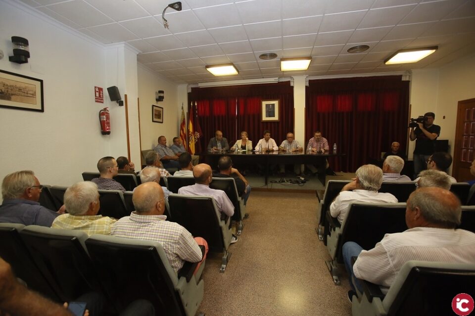 El presidente de la Diputación de Alicante se reúne con los regantes de la Vega Baja afectados por las inundaciones