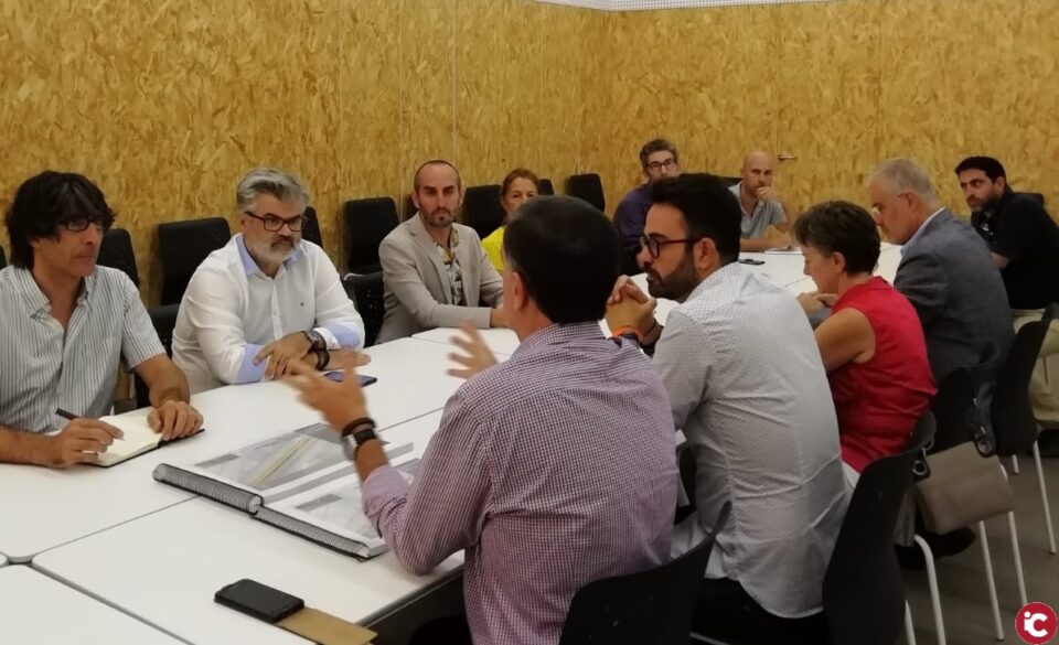 Urbanismo consensúa con los hosteleros y comerciantes aplazar a octubre la reforma de la Explanada