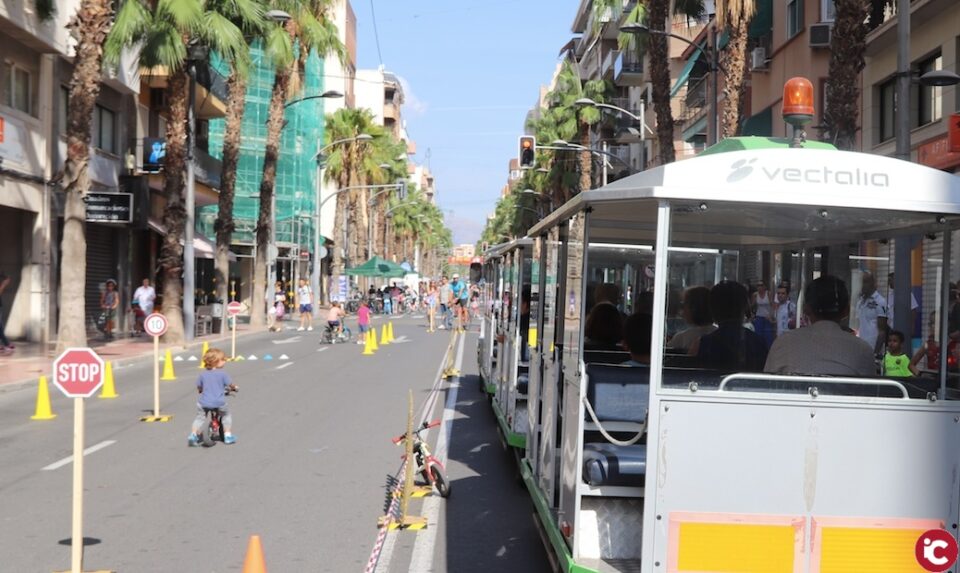Los peatones toman la Ancha de Castelar en el Día Europeo sin Coches