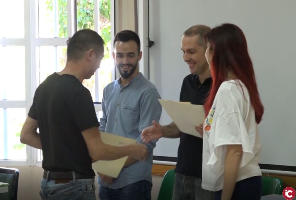 Se entregan en Elda los certificados del curso de español impartido a personas extranjeras