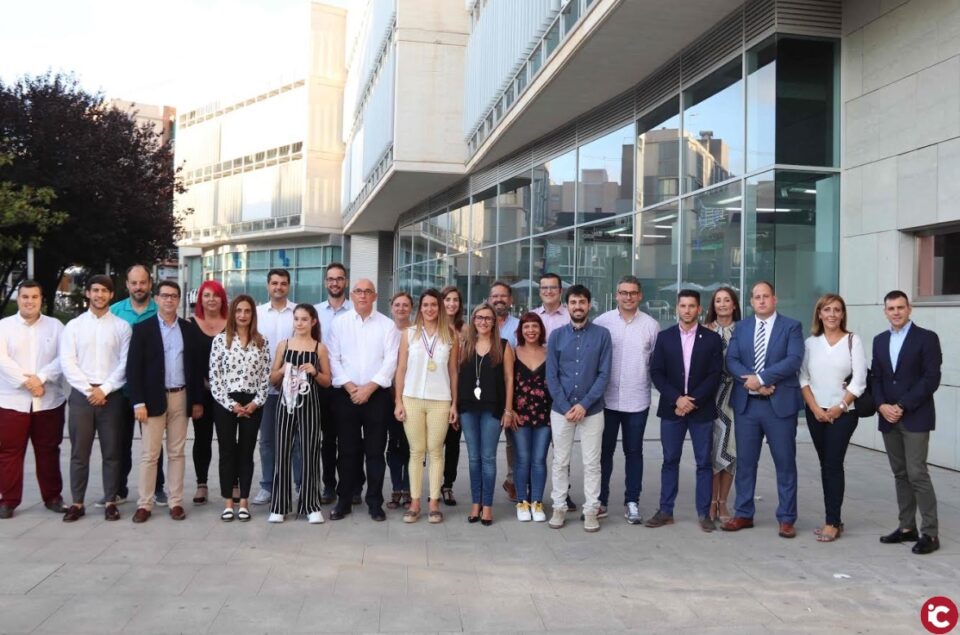 La Corporación Municipal recibe a las deportistas Alicia Galiana y Claudia Alcañiz