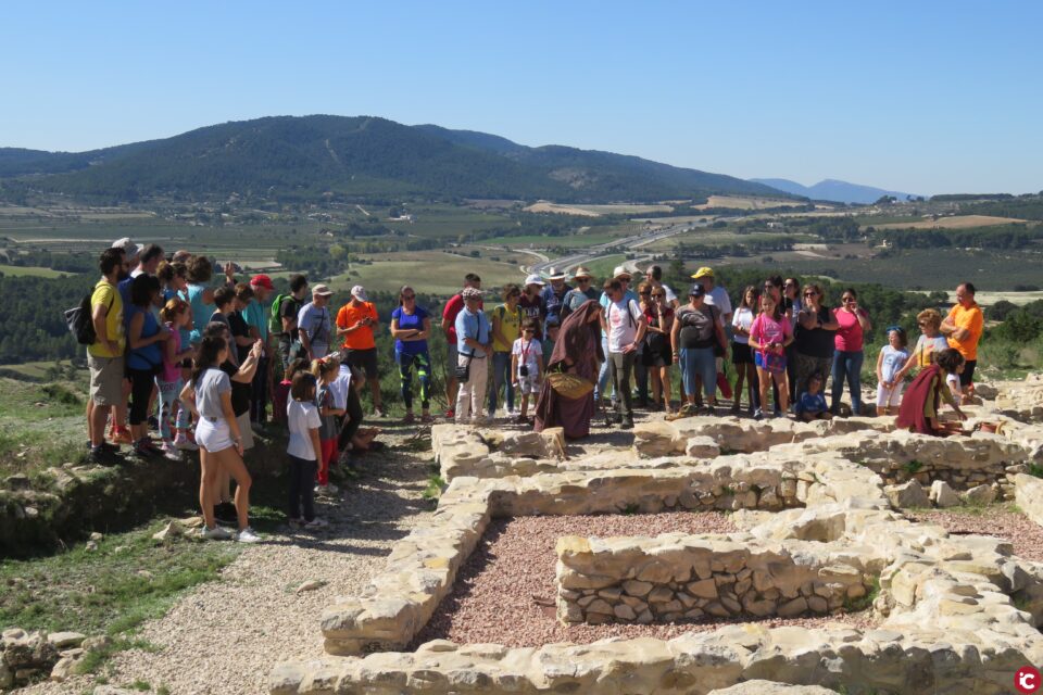 Nova visita teatralitzada al poblat ibèric del Puig