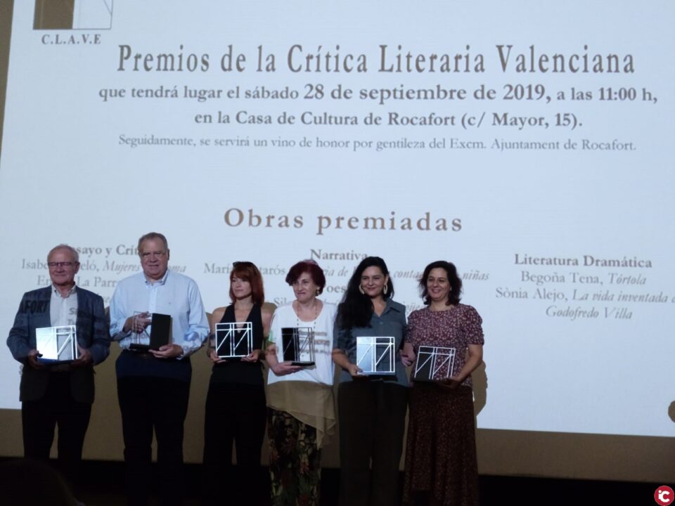 Isabel Barceló recibe el premio de la crítica valenciana por "Mujeres de Roma"