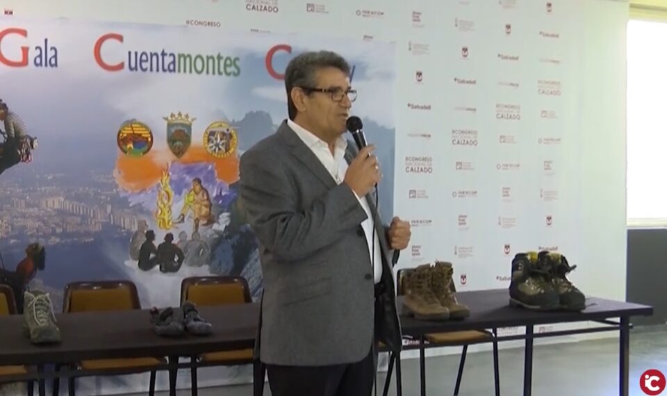 Cuentamontes recibe una silla adaptada para que las personas con discapacidad puedan subir a la montaña