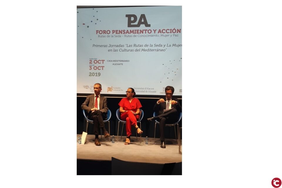 La concejala María Conejero esboza las líneas básicas del Plan Municipal de Igualdad en una conferencia en Casa Mediterráneo