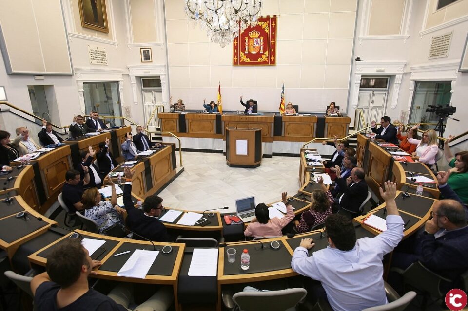 La Diputación de Alicante aprueba por unanimidad que las Cortes y el Congreso estudien o investiguen la gestión de la Confederación Hidrográfica del Segura.