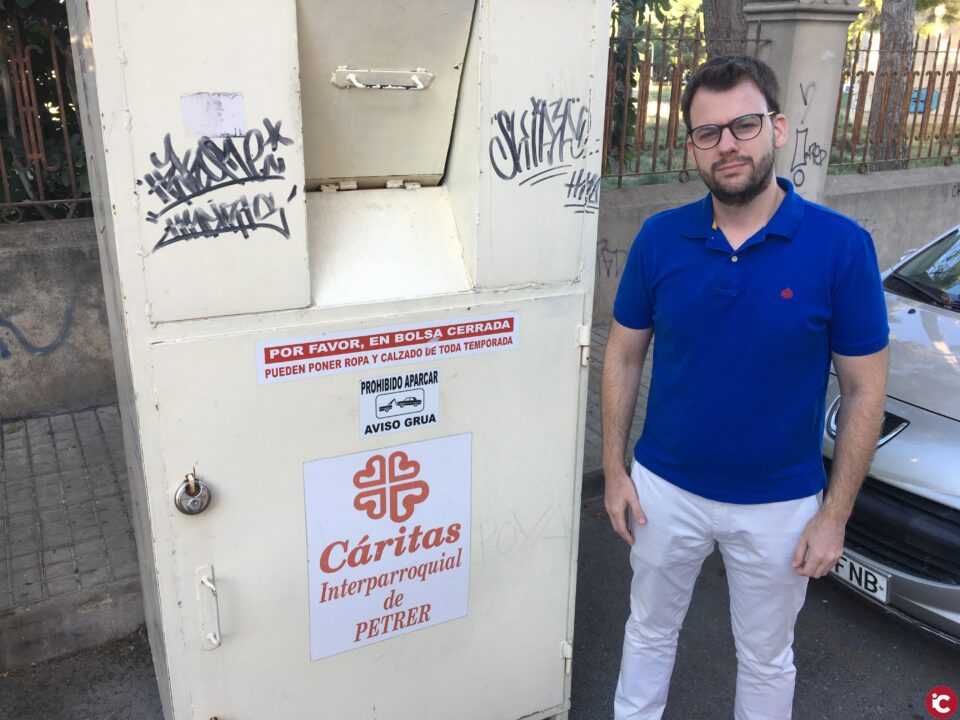 El PSOE lamenta que el PP prefiera que la recogida de ropa usada la gestione un Consorcio de la Diputación en lugar de Cáritas de Petrer