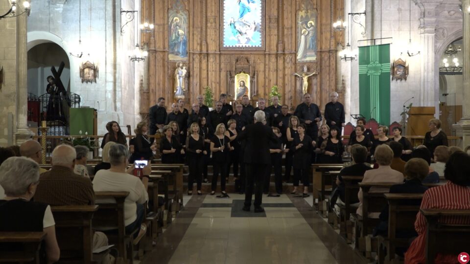 El pasado domingo la Coral Ambrosio Cotes de Villena actuó junto a la Coral Ciutat de Xátiva en la Iglesia de Santa María en la XVI Campaña de Conciertos de Intercambios Musicales
