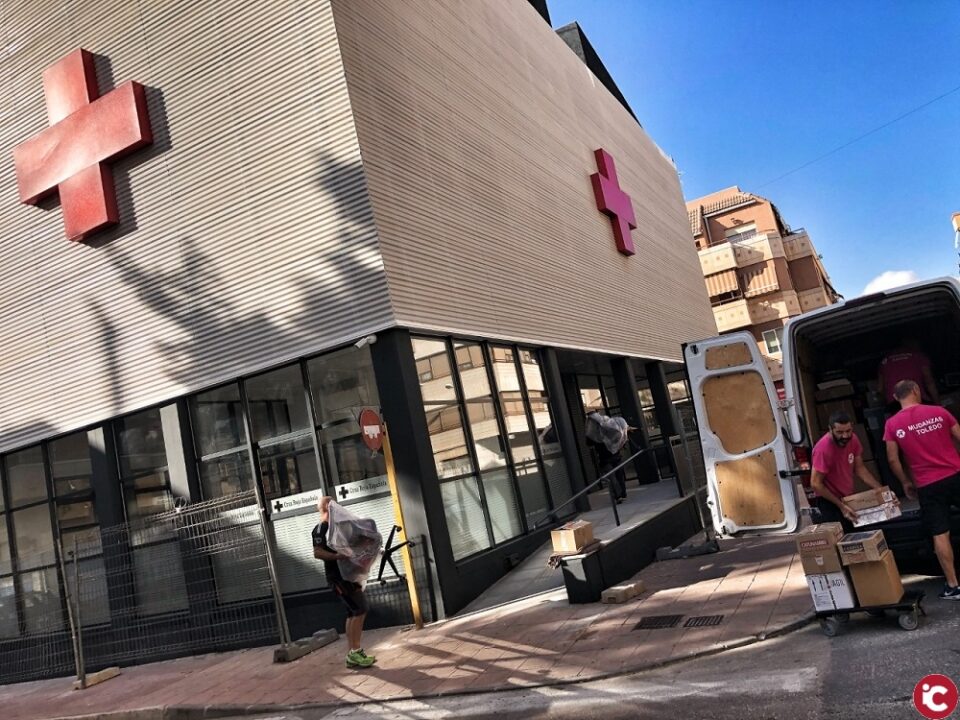 Cruz Roja de Elda comienza la mudanza a su sede fija de la Calle Hernán Cortés