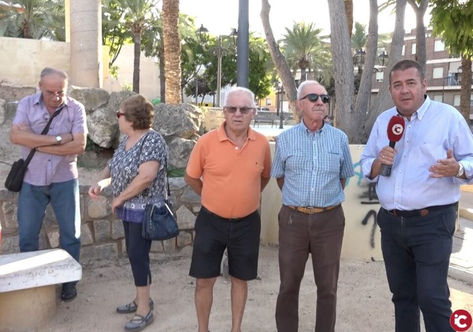 Los mayores del barrio de La Coca de Aspe piden un nuevo espacio