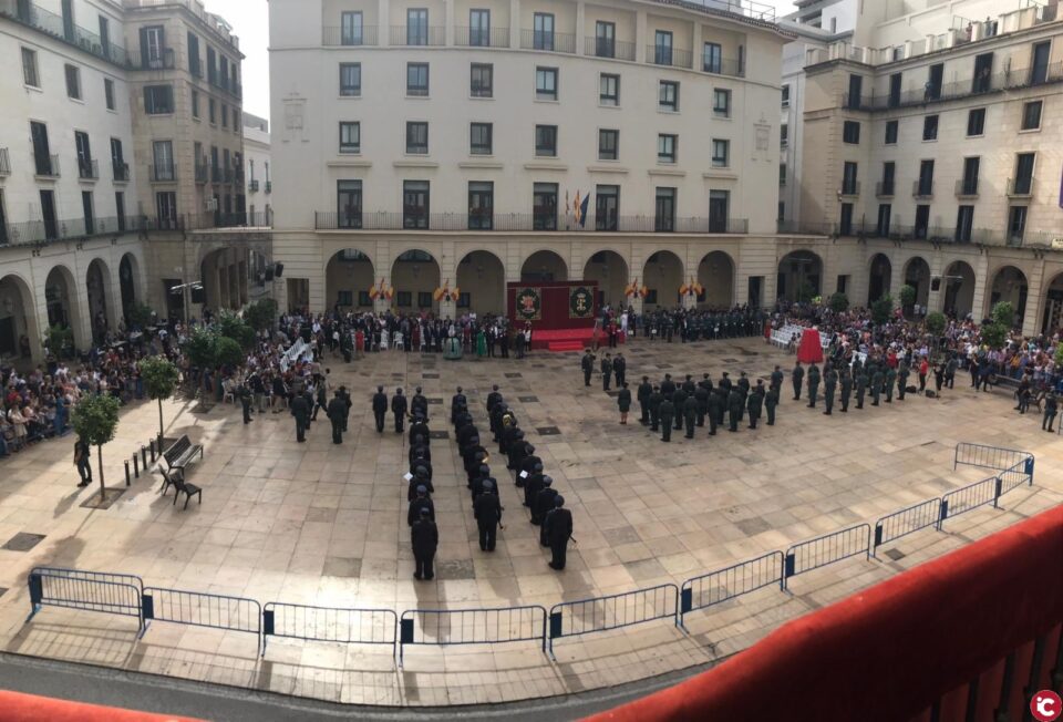 La Guardia Civil celebra el Día de su Patrona en la plaza del Ayuntamiento