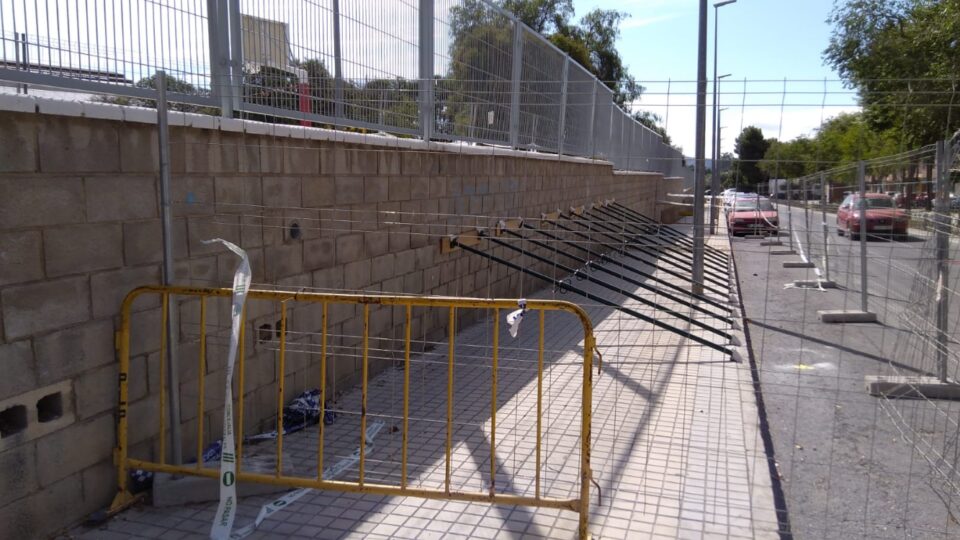 Sales: "Ha pasado un mes de las lluvias torrenciales y seguimos con el muro del colegio Virrey Poveda en riesgo de derrumbe