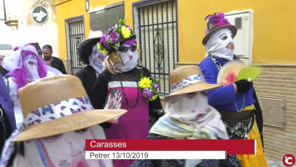 Les Carasses salieron a la calle este domingo en Petrer