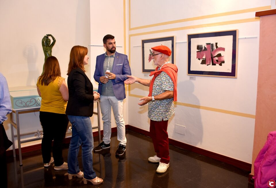 El Teatret acoge hasta el 30 de octubre una exposición con las 19 obras donadas a la ciudad por el pintor Felipe Iguiñiz