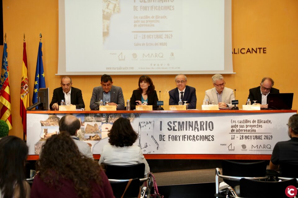 Profesionales y expertos estudian en el MARQ los proyectos de intervención en fortificaciones y castillos de la provincia