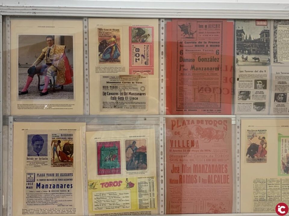 Mª Carmen de España inaugura la exposición filatélica que homenajea a Jose Mª Manzanares -padre